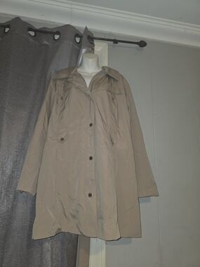 Classic Women's Lightweight Hooded Coat - Taupe